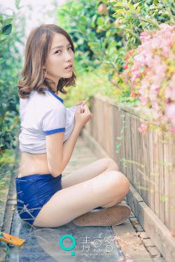 美女光屁股